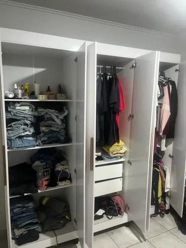 Guarda roupa 6 portas 2 anos de uso 