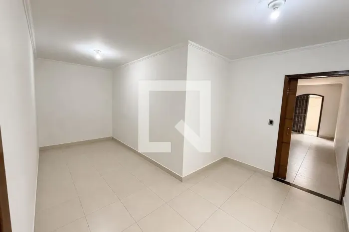 Casa à Venda - Jardim Presidente Dutra, 3 Quartos, 250 m2
