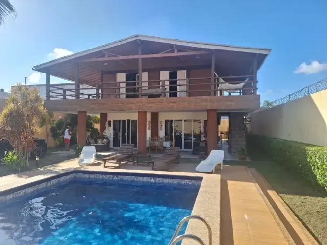 CASA DUPLEX MOBILIADA COM 6 QUARTOS À VENDA EM ITAPUÃ 756 M² R$ 1.800.000 | 6 quartos |