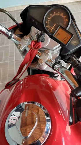 Cb 300 R , só acelerar