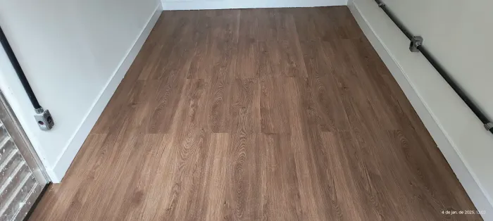 Instalação de piso vinílico e laminado