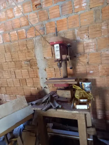 Furadeira de coluna semi nova