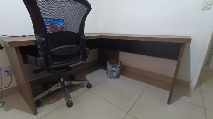 MESA DE ESCRITÓRIO EM L