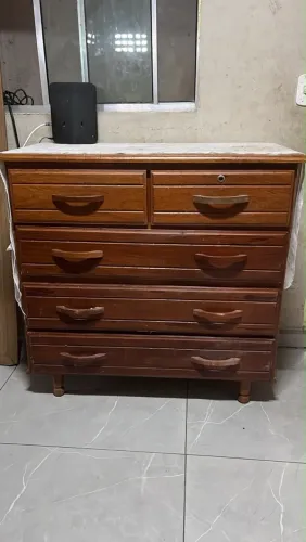 Cômoda de madeira