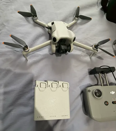 Drone DJI Mini 4 Pro (combo fly more+controle sem tela)