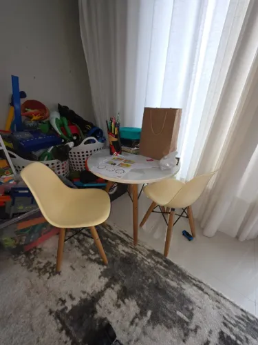 Mesa e cadeiras infantil Tokstok