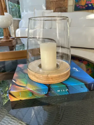 Porta Vela Vidro e Base Madeira - Vanessa Taques