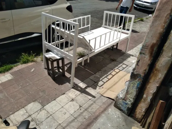 Cama hospital reforçada