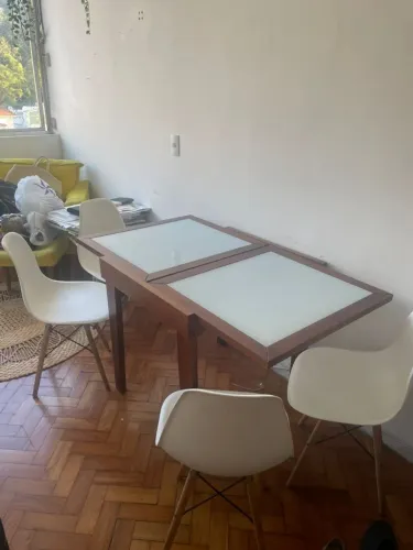 Mesa expansível com 4 cadeiras