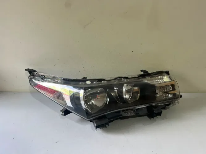 Farol direito Corolla 2015/2016/2017