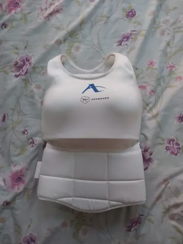 Protetor de Seio e Tórax Arawaza WKF Approved