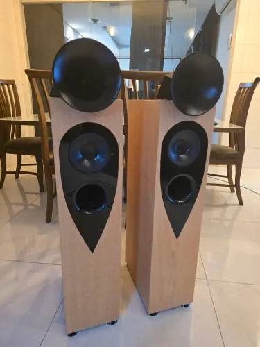 Par de torres Acústicas 4 omhs 90db sensibilidade 31hz a 25khz
