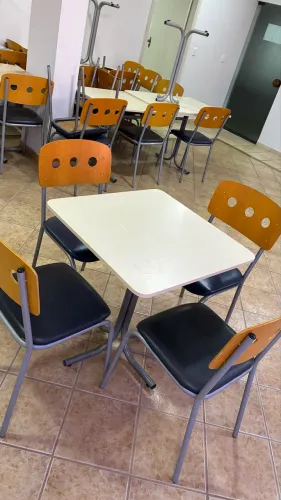 Vendo Mesas e Cadeiras Excelente estado conservação 
