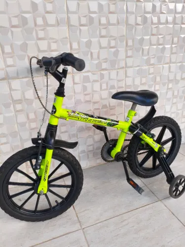 Bicicleta infantil semi-novo aro 16 