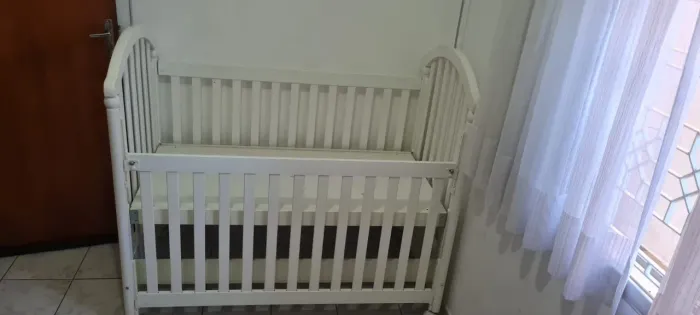 Berço Branco Tamanho 1,45x0,80 - Feito para colchão de 1,30x0,70