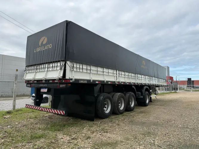 Carreta Graneleira 4 eixos - 2024