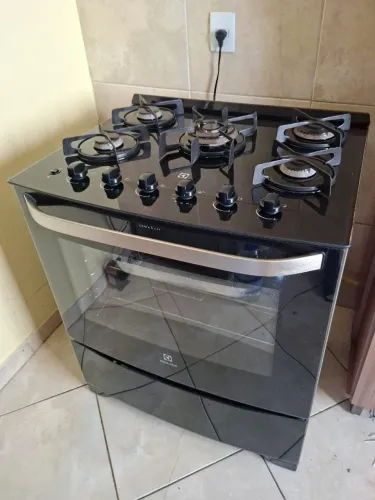?Fogão Electrolux 5 bocas com Mesa de Vidro Temperado - Lindo e Conservado!