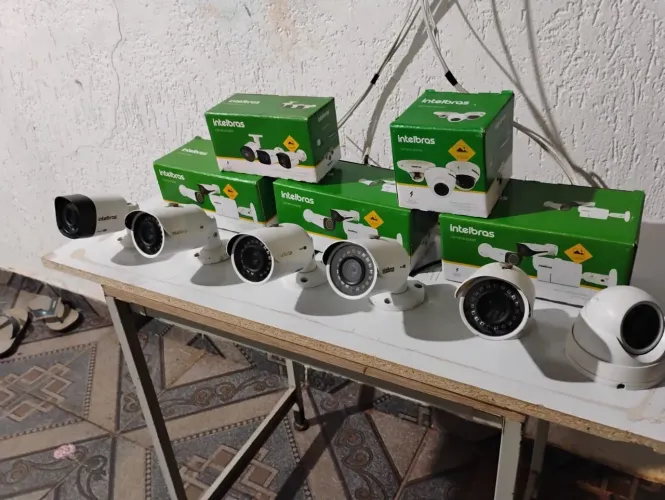 Vendo 5 câmera intelbras. 04 Bollet é uma Dome. Full HD *