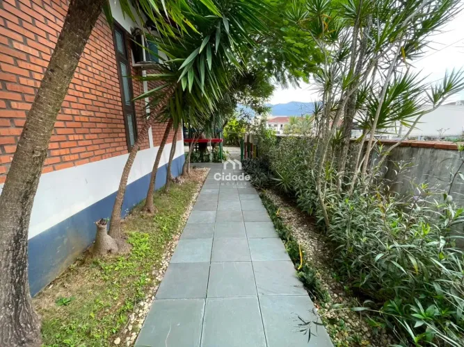 Casa comercial para locação na Ilha da Figueira - Espaço amplo e excelente potencial comer