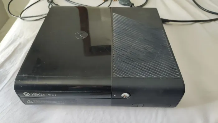 Xbox 360 E Desbloqueado 4GB