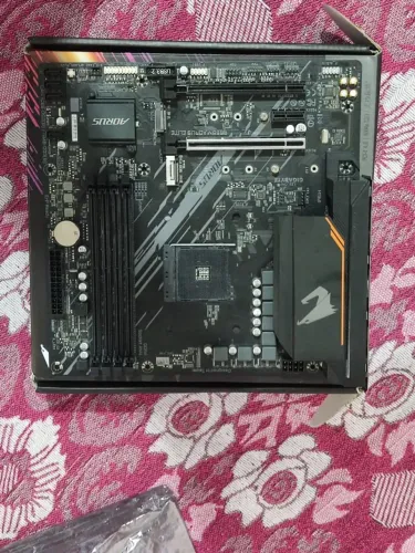 PLACA MAE B550M AORUS ELITE + 8GB DE RAM DDR4 2400