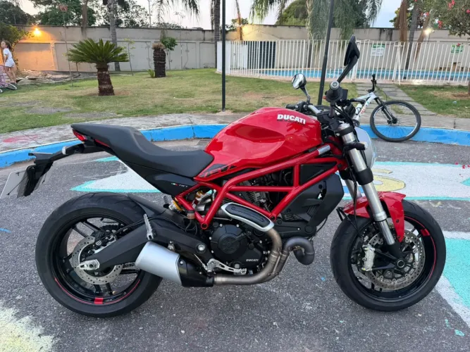 Ducati Monster 797cc - 2.000 km 2019 ( Duvido igual )