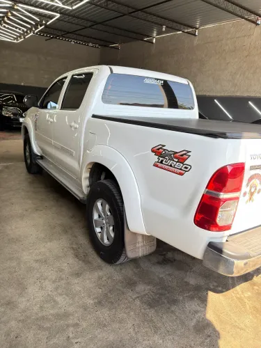 Toyota Hilux CD SRV D4-d 4X4 3.0 TDI Diesel AUT 2014