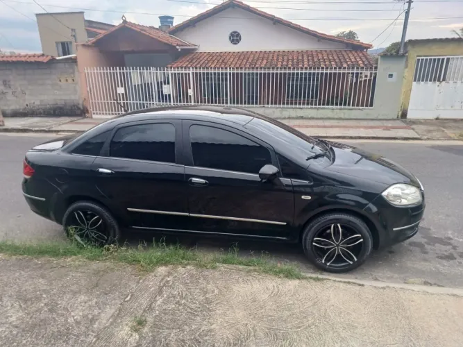 Fiat Linea Essence 1.8 Flex 16V 4P 2013