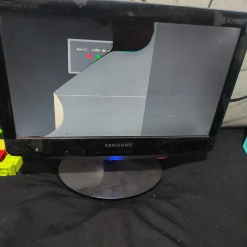 Monitor Samsung SyncMaster B1630 15,6P defeito