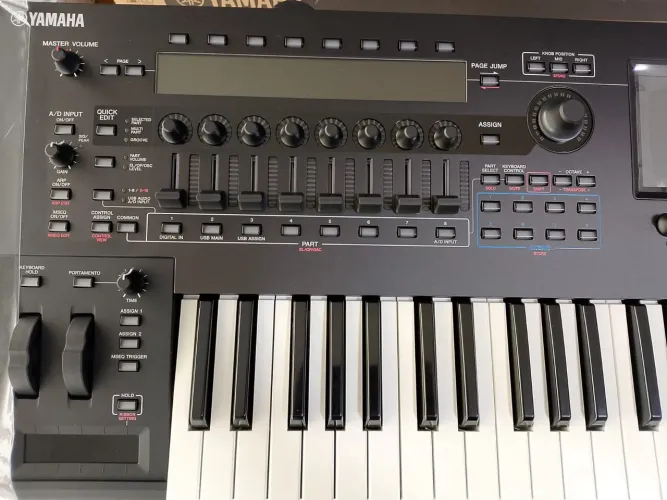 Sintetizador Yamaha Montage M6