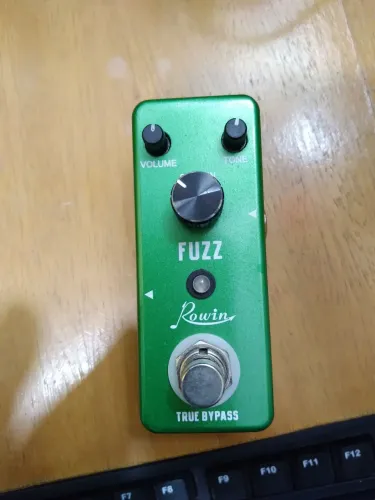 VENDO PEDAL FUZZ ROWIN NOVO!