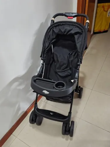 Carrinho de bebê simples