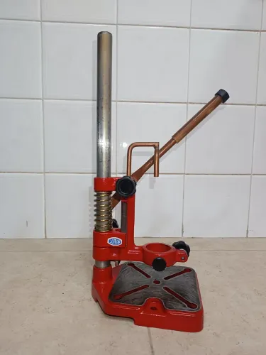 Suporte para furadeira SOMAR profissional em ferro fundido.