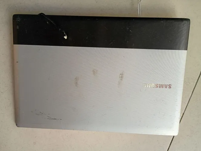 Moldura da tela notebook Samsung tv 415