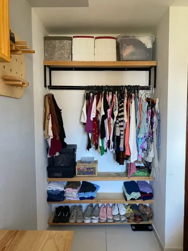 CLOSET SUSPENSO ESTILO INDUSTRIAL / FERRO + MADEIRA