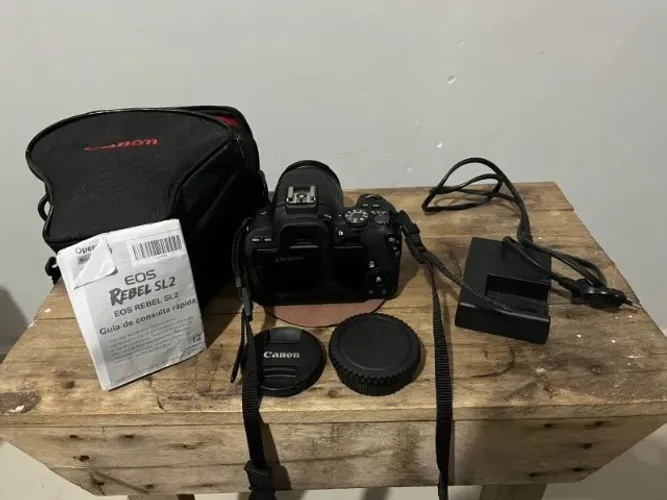 Canon EOS Rebel SL2 + Lente 18-55 mm