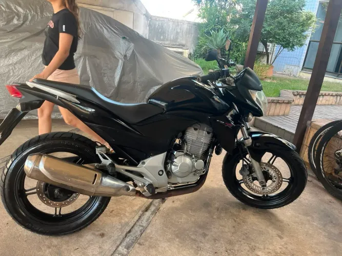 Honda CB 300R 2013 - Excelente Estado, Revisada e Muito Conservada