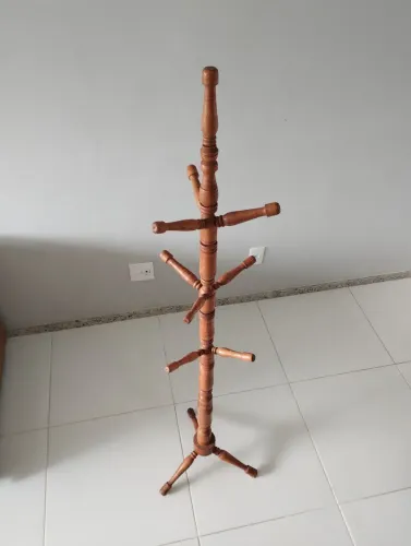 Cabideiro Vertical Rústico em Madeira Maciça Estilo Mancebo Clássico