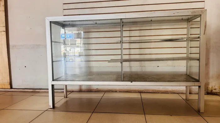 Vitrine de vidro e alumínio 100