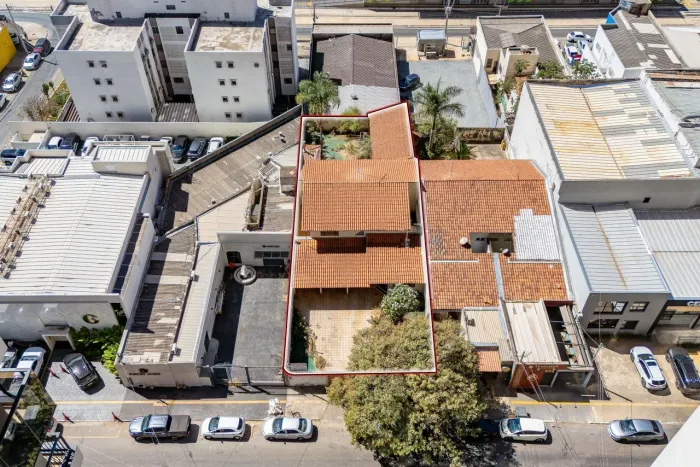 Sobrado comercial à venda na Rua 135 com 386 m² e terreno de 560 m²
