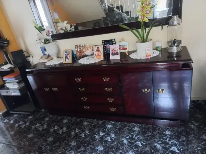 Buffet de madeira semi novo 1,80 mt