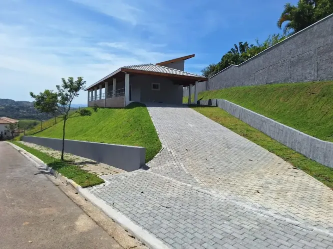 BELÍSSIMA CASA TÉRREA À VENDA NO CONDOMÍNIO RESIDENCIAL MANTIQUEIRA SÃO JOSÉ DOS CAMPOS/S
