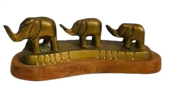 Antiga Escultura indiana Três Elefantes bronze dourado maciço base madeira. Peça marcada*