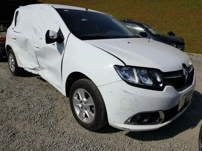 Sucata de sandero 1.6 2015