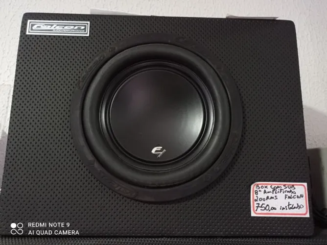 Caixa amplificada Falcon com Sub de 8" 200rms instalada no seu carro