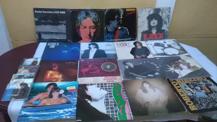 Salt Song Lp disco de vinil, original, capa e disco em bom estado. E outros.