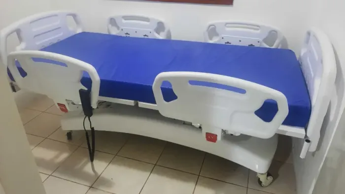 Cama Hospitalar Motorizada com Elevação do Leito Luxo