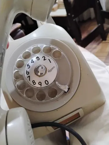 Telefone antigo estilo retrô para decoração