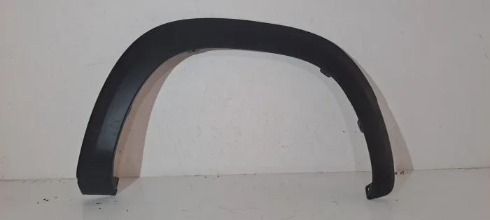Acabamento vão roda Dianteiro direito Kwid 2018 em diante ( COM DETALHE )