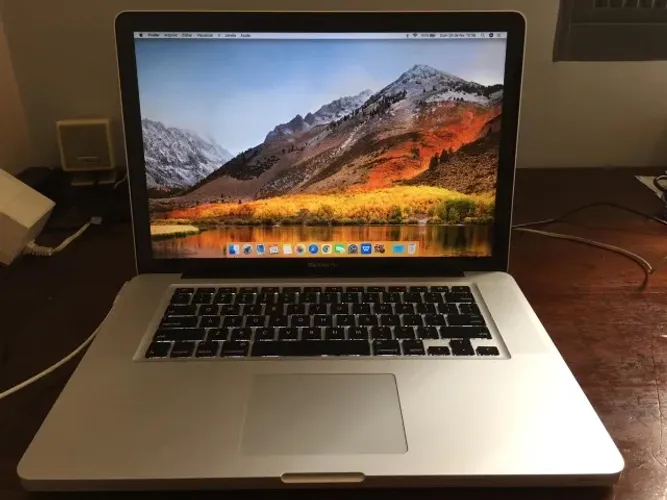 Macbook Pro 15" (early 2011) i7 12GB 240GB Ssd